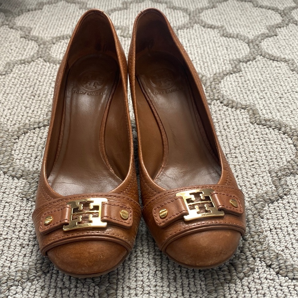 Brown leather Tory Burch wedges
